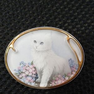Elegant Gold and White Cat Brooch